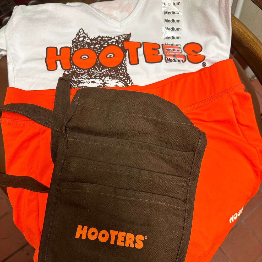 Hooters Short Sleeve V-Neck Top